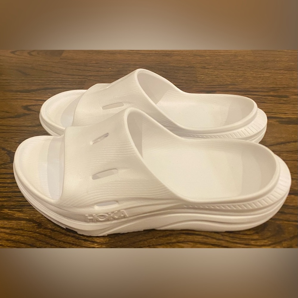 Hoka One One White Slide Recovery Sandals Size 8 EUC